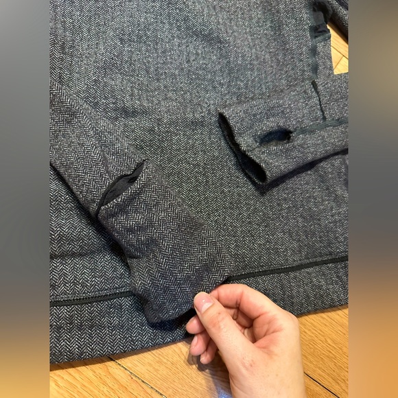 Lululemon Long Sleeve Herringbone Pattern Run Top - Picture 2 of 6